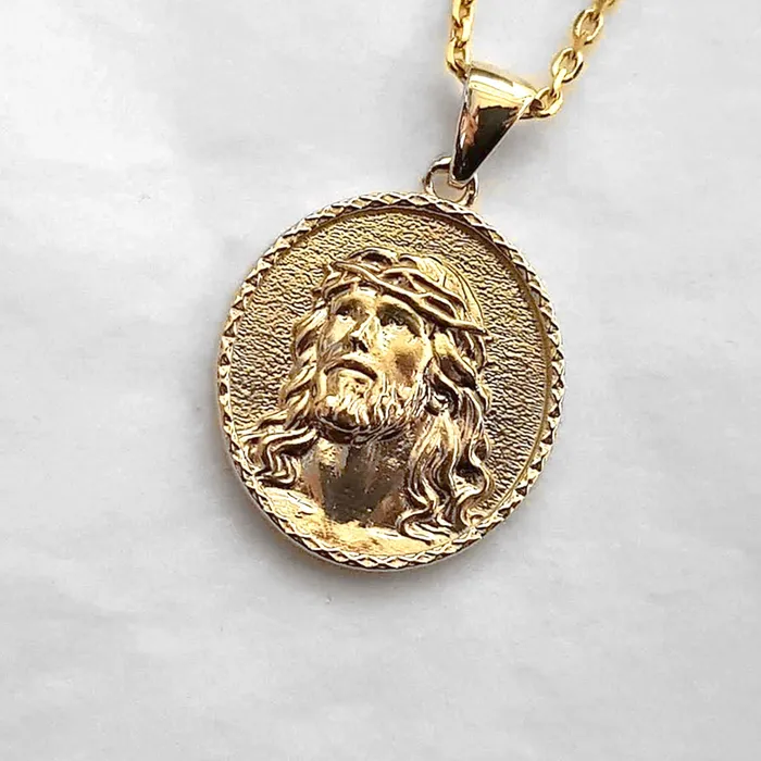 carre dor Necklaces 14k 18k gold oval Jesus pendant necklace 1