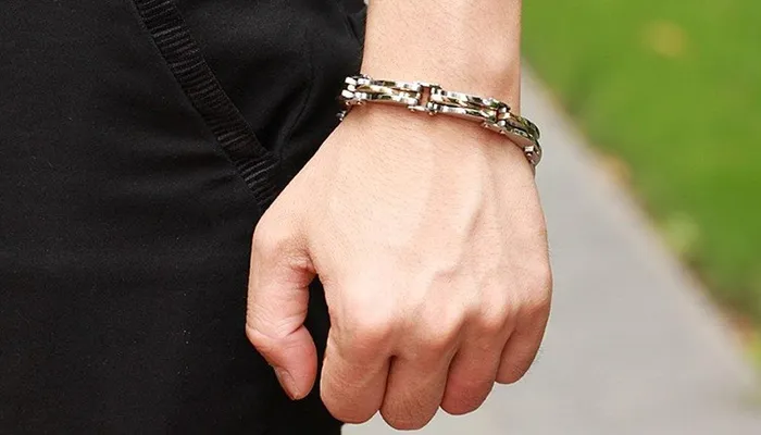 Yellow Chimes Necklaces Yellow Chimes Bracelets for Men and Boys Fashion Gold Bracelet for Men Gold Plated Stainless Steel Chain Bracelet for Men Birthday Gift for Men and Boys Anniversary Gift for Husband